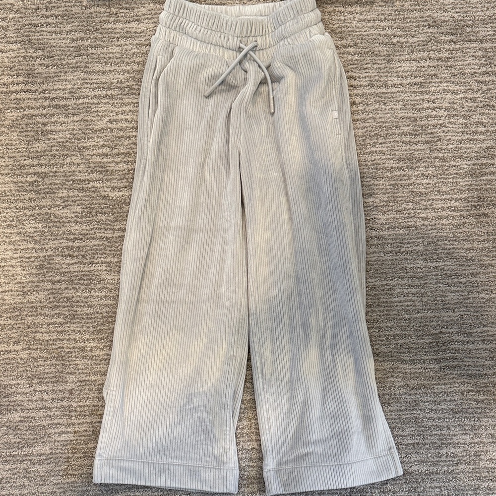 Athleta cropped hoodie and matching wide leg pants in velour - Picture 5 of 7